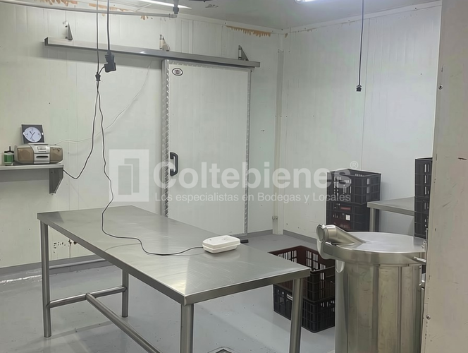 Bodega en venta en Viviendas Del Sur, Itagüí, 190 m² · foto 3 de 12