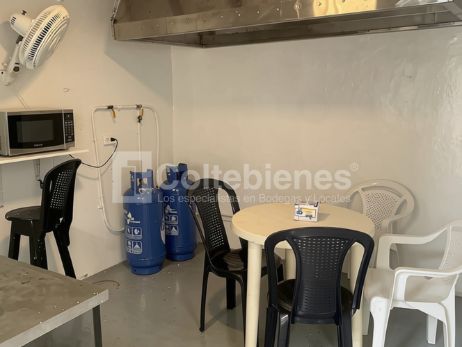 Bodega en venta en Viviendas Del Sur, Itagüí, 190 m² · foto 8 de 12