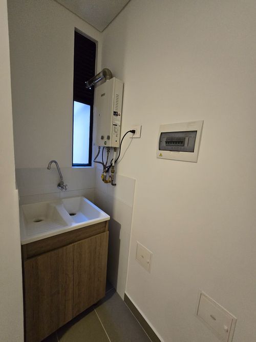 Apartamento de 3 alcobas en venta en Colina Campestre, Bogotá, 77 m² · foto 3 de 24