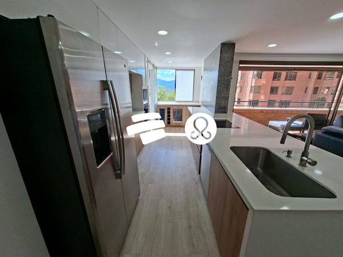 Apartamento de 3 alcobas en venta en El Tesoro, Medellín, 142 m² · foto 6 de 19