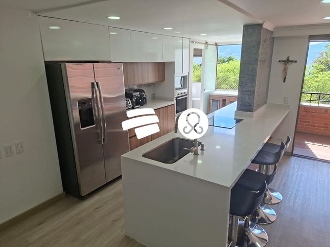 Apartamento de 3 alcobas en venta en El Tesoro, Medellín, 142 m² · foto 7 de 19