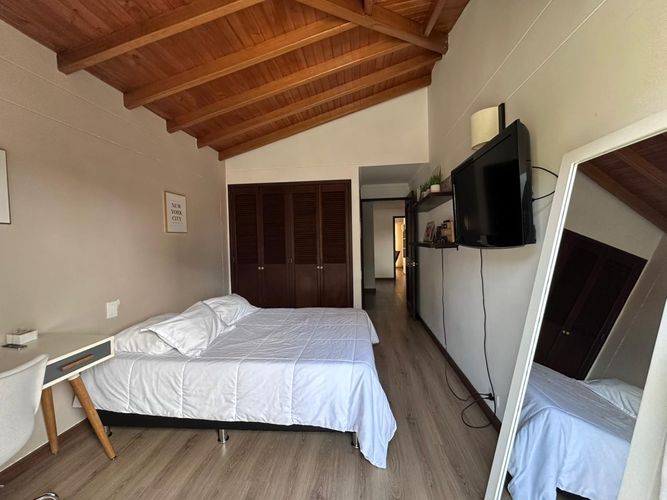 Casa de 3 alcobas en venta en El Tesoro, Medellín, 200 m² · foto 9 de 20