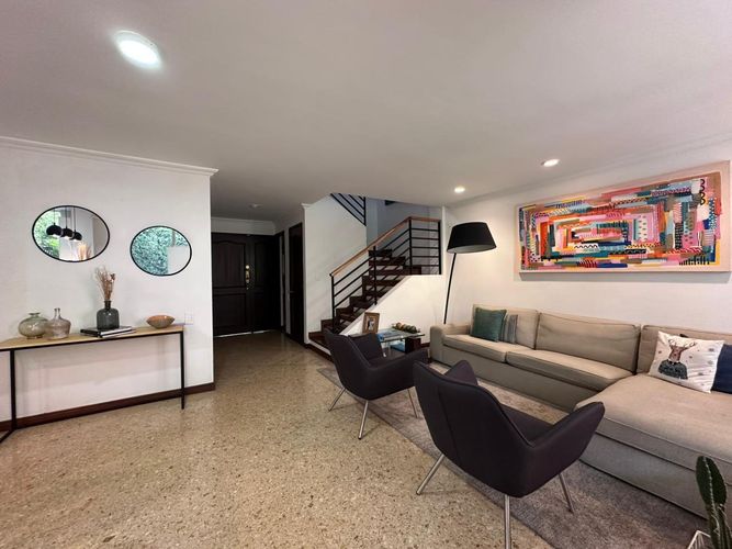 Casa de 3 alcobas en venta en El Tesoro, Medellín, 200 m² · foto 3 de 20