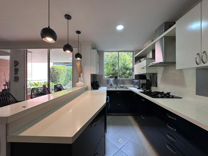 Casa de 3 alcobas en venta en El Tesoro, Medellín, 200 m² · foto 4 de 20