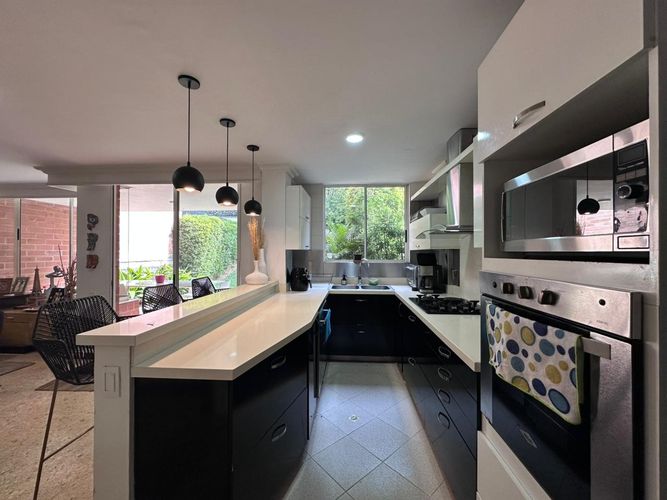 Casa de 3 alcobas en venta en El Tesoro, Medellín, 200 m² · foto 6 de 20