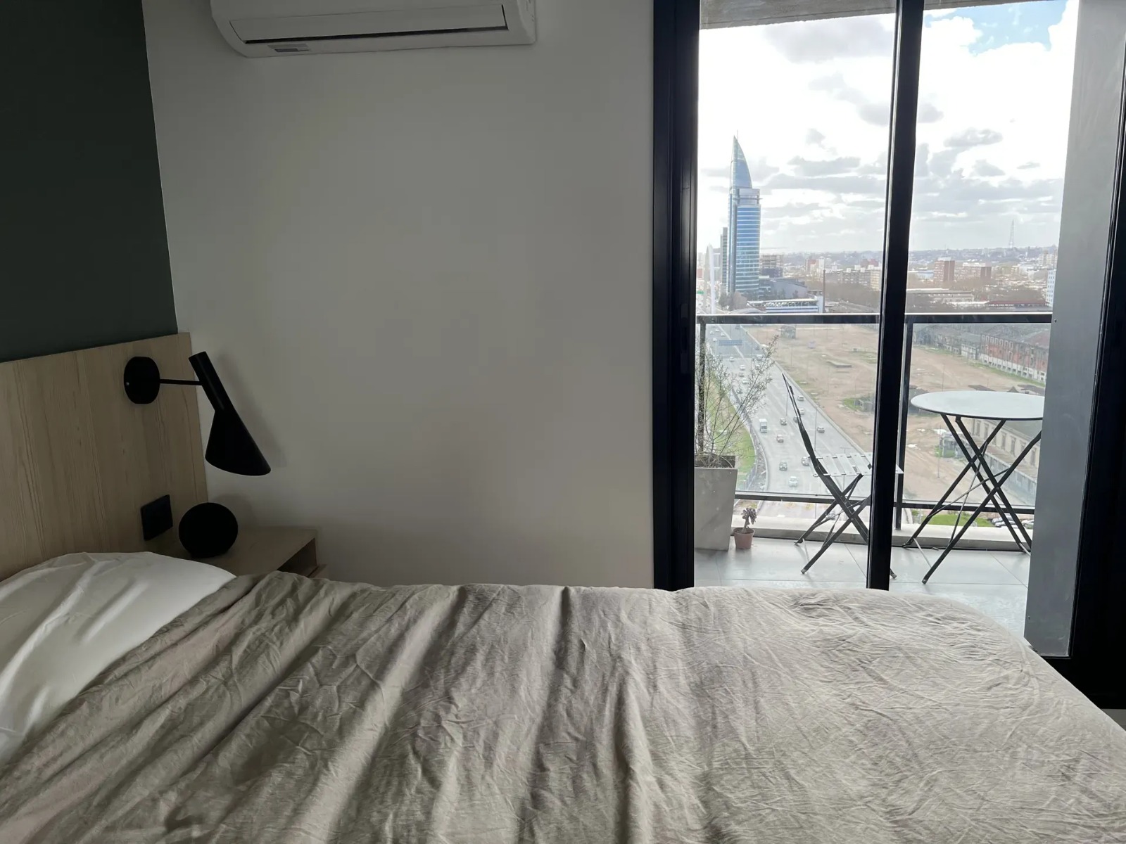 Apartamento en Alquiler Amoblado, Piso 16 con vista panorámica a la bahía. · Foto 9