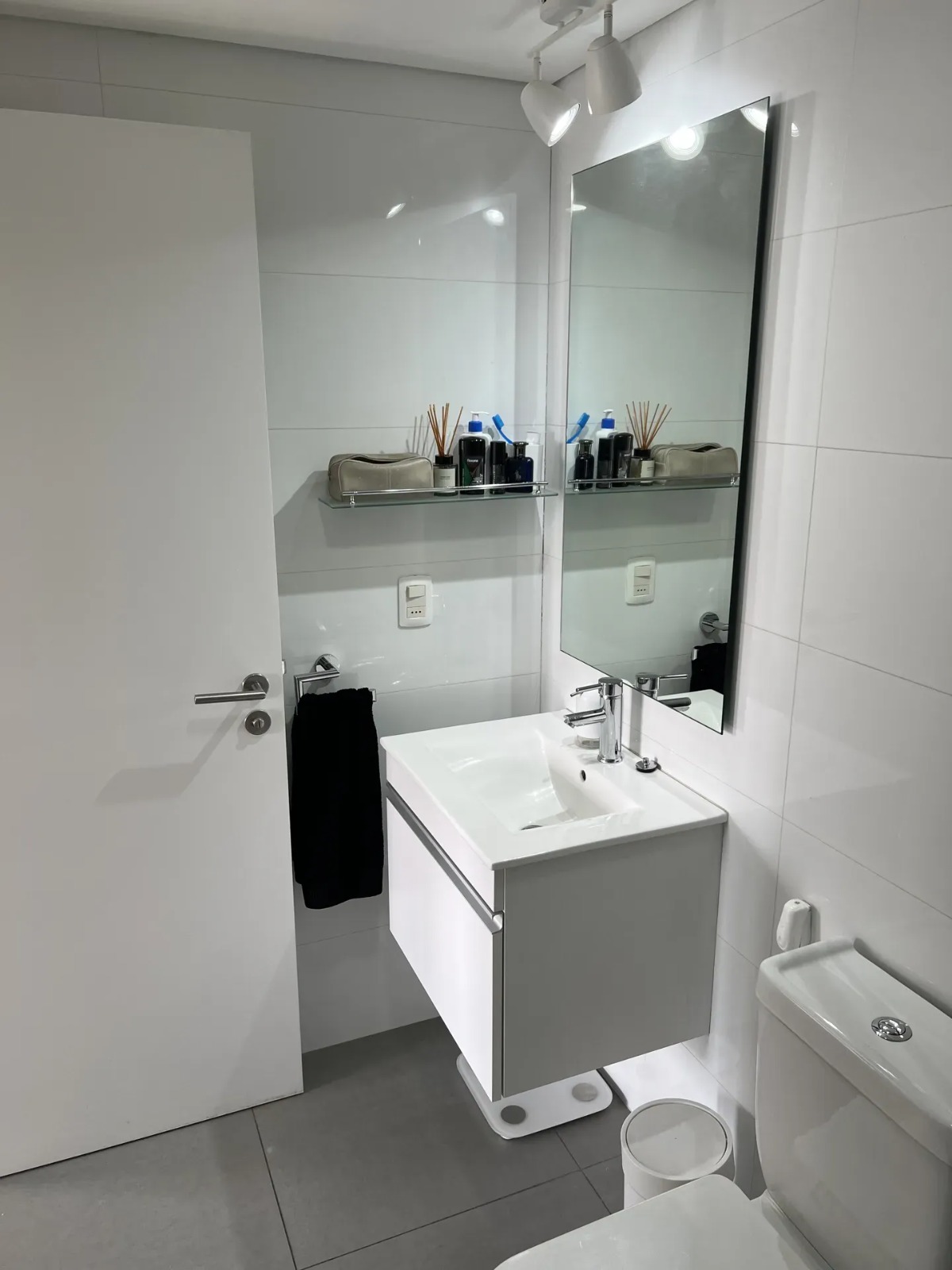 Apartamento en Alquiler Amoblado, Piso 16 con vista panorámica a la bahía. · Foto 12