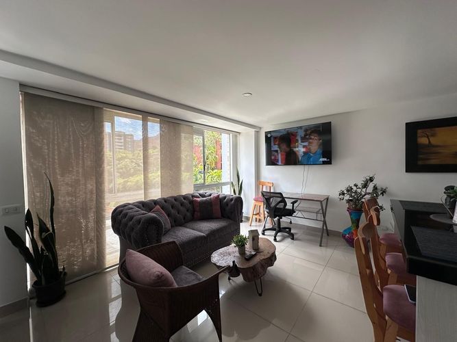 Apartamento de 2 alcobas en venta en El Poblado, Medellín, 50 m² · foto 2 de 17