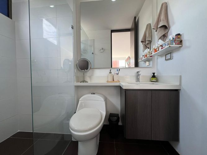 Apartamento de 3 alcobas en arriendo en El Poblado, Medellín, 90 m² · foto 11 de 14