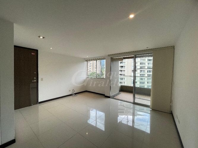Apartamento de 3 alcobas en venta en Loma De La Doctora, Sabaneta, 85 m² · foto 3 de 13