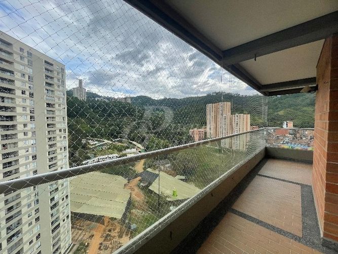 Apartamento de 3 alcobas en venta en Loma De La Doctora, Sabaneta, 85 m² · foto 4 de 13