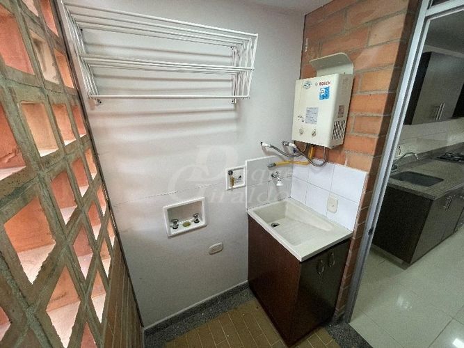 Apartamento de 3 alcobas en venta en Loma De La Doctora, Sabaneta, 85 m² · foto 6 de 13