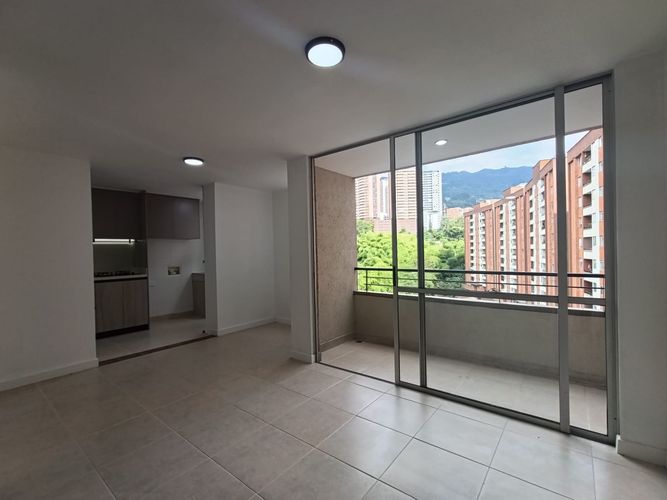 Apartamento de 3 alcobas en arriendo en Loma Del Esmeraldal, Envigado, 90 m² · foto 2 de 20
