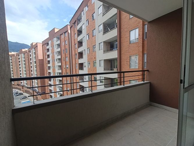 Apartamento de 3 alcobas en arriendo en Loma Del Esmeraldal, Envigado, 90 m² · foto 5 de 20