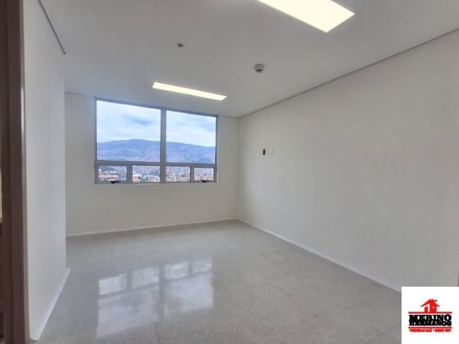 Consultorio en venta en Los Pinos, Medellín, 29 m² · foto 2 de 12