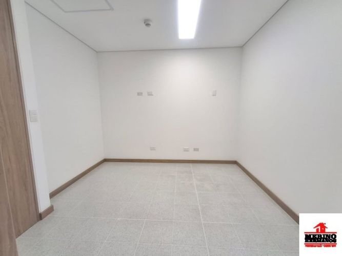 Consultorio en venta en Los Pinos, Medellín, 29 m² · foto 6 de 12