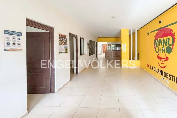 Casa de 11 alcobas en venta en El Poblado, Villavicencio, 280 m² · foto 2 de 8