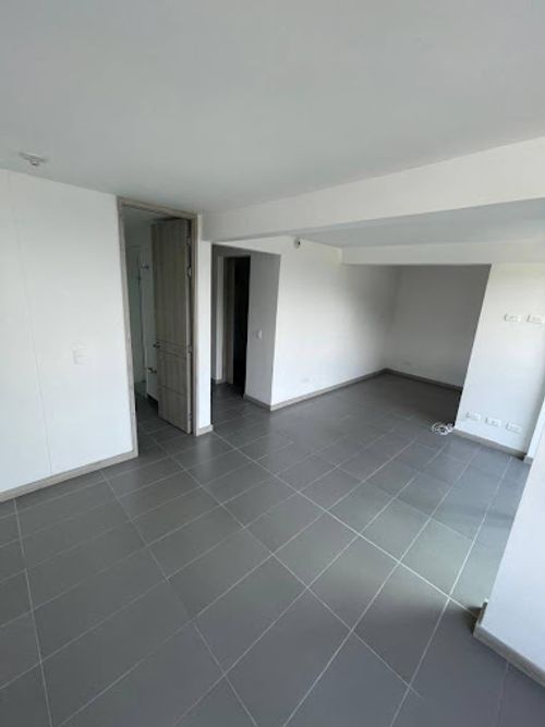 Apartamento de 2 alcobas en arriendo en Loma De Los Bernal, Medellín, 68 m² · foto 3 de 14
