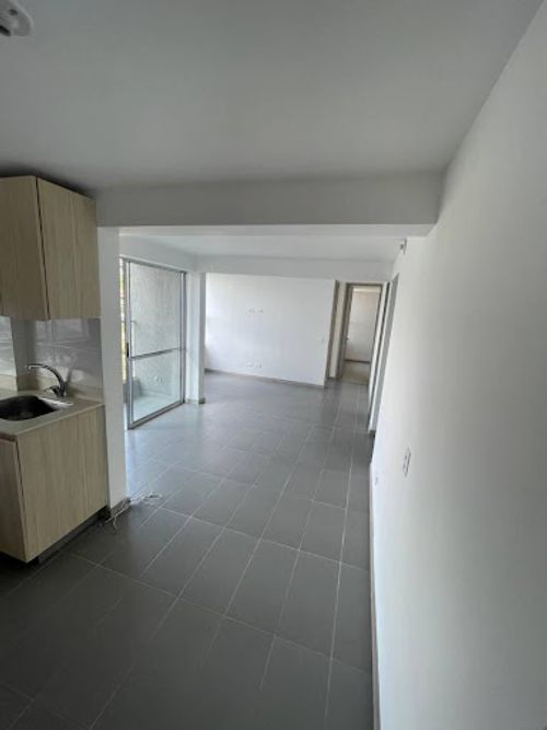 Apartamento de 2 alcobas en arriendo en Loma De Los Bernal, Medellín, 68 m² · foto 4 de 14