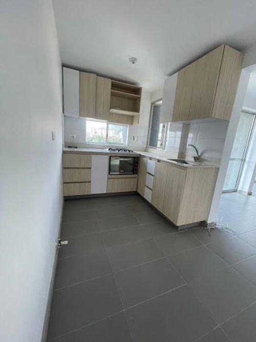 Apartamento de 2 alcobas en arriendo en Loma De Los Bernal, Medellín, 68 m² · foto 5 de 14