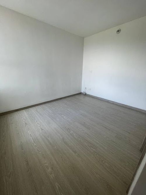 Apartamento de 2 alcobas en arriendo en Loma De Los Bernal, Medellín, 68 m² · foto 12 de 14