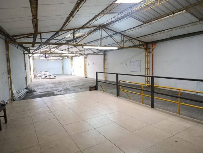 Bodega en arriendo en Prado, Medellín, 260 m² · foto 2 de 9