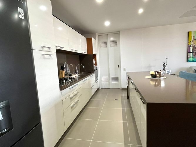 Apartamento de 4 alcobas en venta en Cabecera Del Llano, Bucaramanga, 157 m² · foto 3 de 24