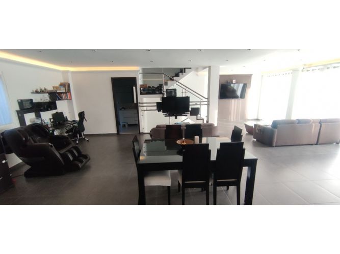 Casa de 5 alcobas en venta en Las Lomitas, Sabaneta, 477 m² · foto 2 de 13