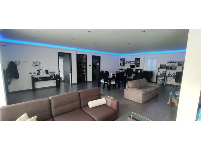 Casa de 5 alcobas en venta en Las Lomitas, Sabaneta, 477 m² · foto 3 de 13
