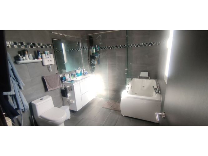 Casa de 5 alcobas en venta en Las Lomitas, Sabaneta, 477 m² · foto 13 de 13