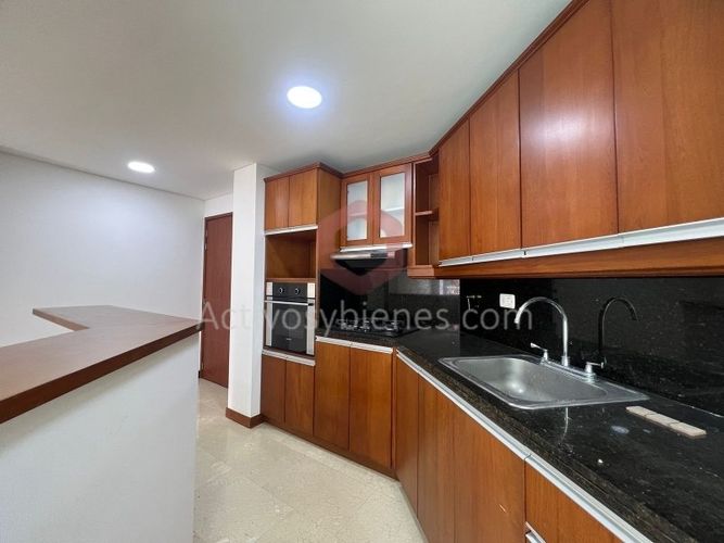 Apartamento de 2 alcobas en arriendo en Laureles, Medellín, 82 m² · foto 2 de 16