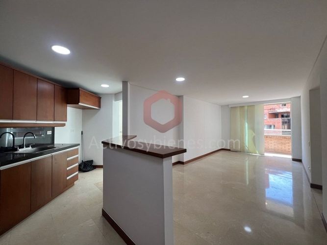 Apartamento de 2 alcobas en arriendo en Laureles, Medellín, 82 m² · foto 5 de 16