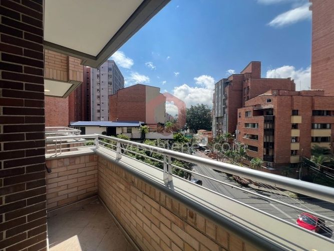 Apartamento de 2 alcobas en arriendo en Laureles, Medellín, 82 m² · foto 12 de 16