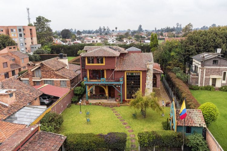 Casa de 3 alcobas en venta en Sabaneta, Chía, 587 m² · foto 2 de 24