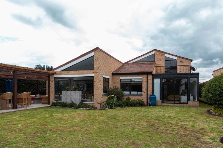 Casa de 3 alcobas en venta en Calahorra, Cajicá, 326 m² · foto 2 de 24