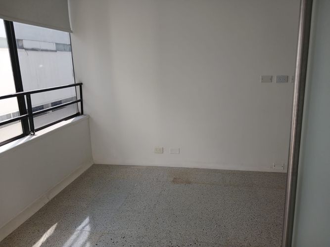 Consultorio en arriendo en El Poblado, Medellín, 32 m² · foto 3 de 11