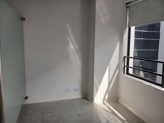 Consultorio en arriendo en El Poblado, Medellín, 32 m² · foto 2 de 11