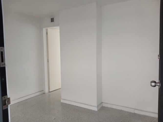 Consultorio en arriendo en El Poblado, Medellín, 32 m² · foto 7 de 11