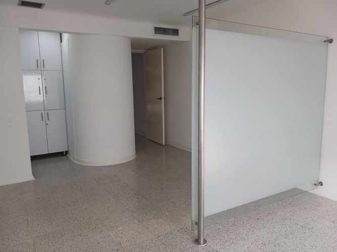 Consultorio en arriendo en El Poblado, Medellín, 32 m² · foto 8 de 11