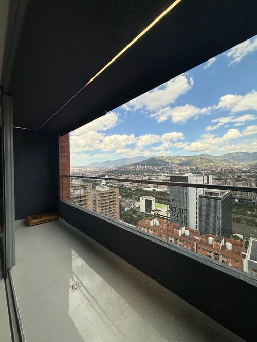 Apartamento de 3 alcobas en venta en Villa Carlota, Medellín, 119 m² · foto 2 de 23