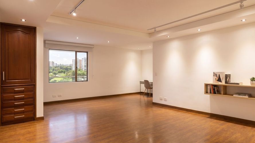 Apartamento de 4 alcobas en venta en Chicó Navarra, Bogotá, 261 m² · foto 4 de 24