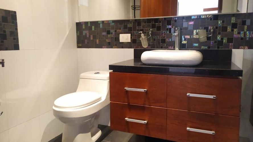 Apartamento de 4 alcobas en venta en Chicó Navarra, Bogotá, 261 m² · foto 10 de 24