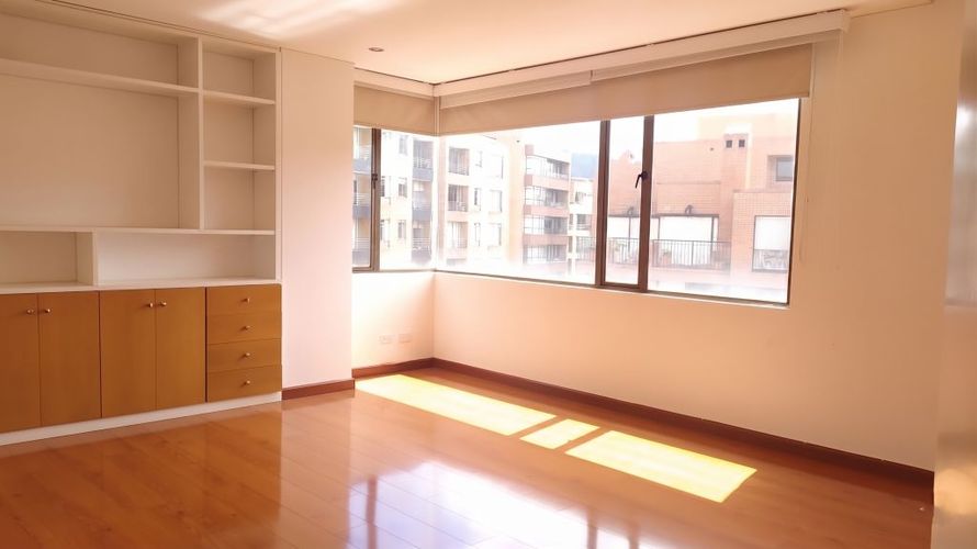 Apartamento de 4 alcobas en venta en Chicó Navarra, Bogotá, 261 m² · foto 11 de 24