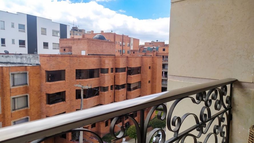 Apartamento de 4 alcobas en venta en Chicó Navarra, Bogotá, 261 m² · foto 16 de 24