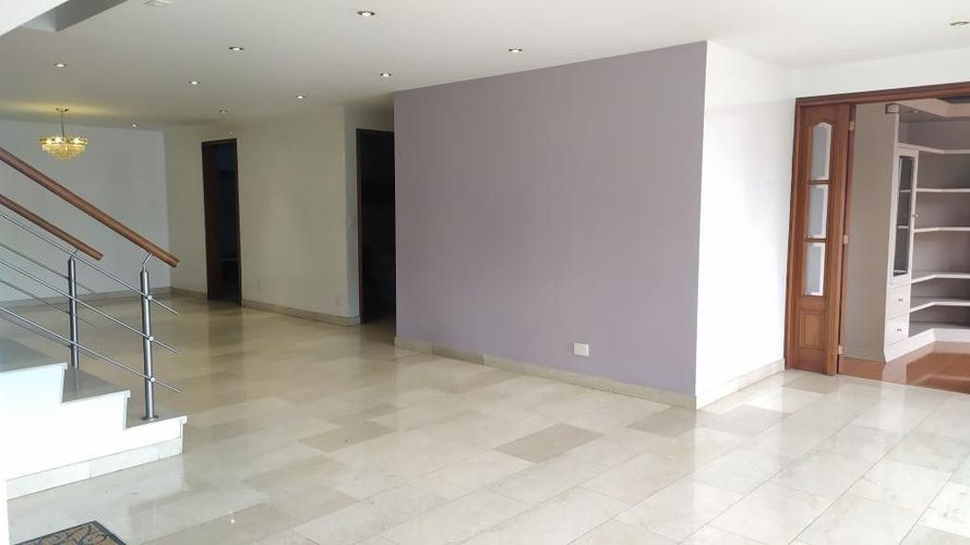 Apartamento de 4 alcobas en venta en Chicó Navarra, Bogotá, 261 m² · foto 19 de 24