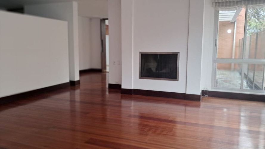Apartamento de 3 alcobas en venta en Chicó Alto, Bogotá, 385 m² · foto 2 de 24
