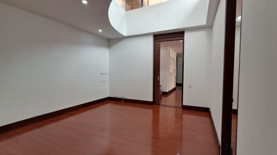 Apartamento de 3 alcobas en venta en Chicó Alto, Bogotá, 385 m² · foto 6 de 24