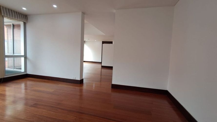 Apartamento de 3 alcobas en venta en Chicó Alto, Bogotá, 385 m² · foto 16 de 24