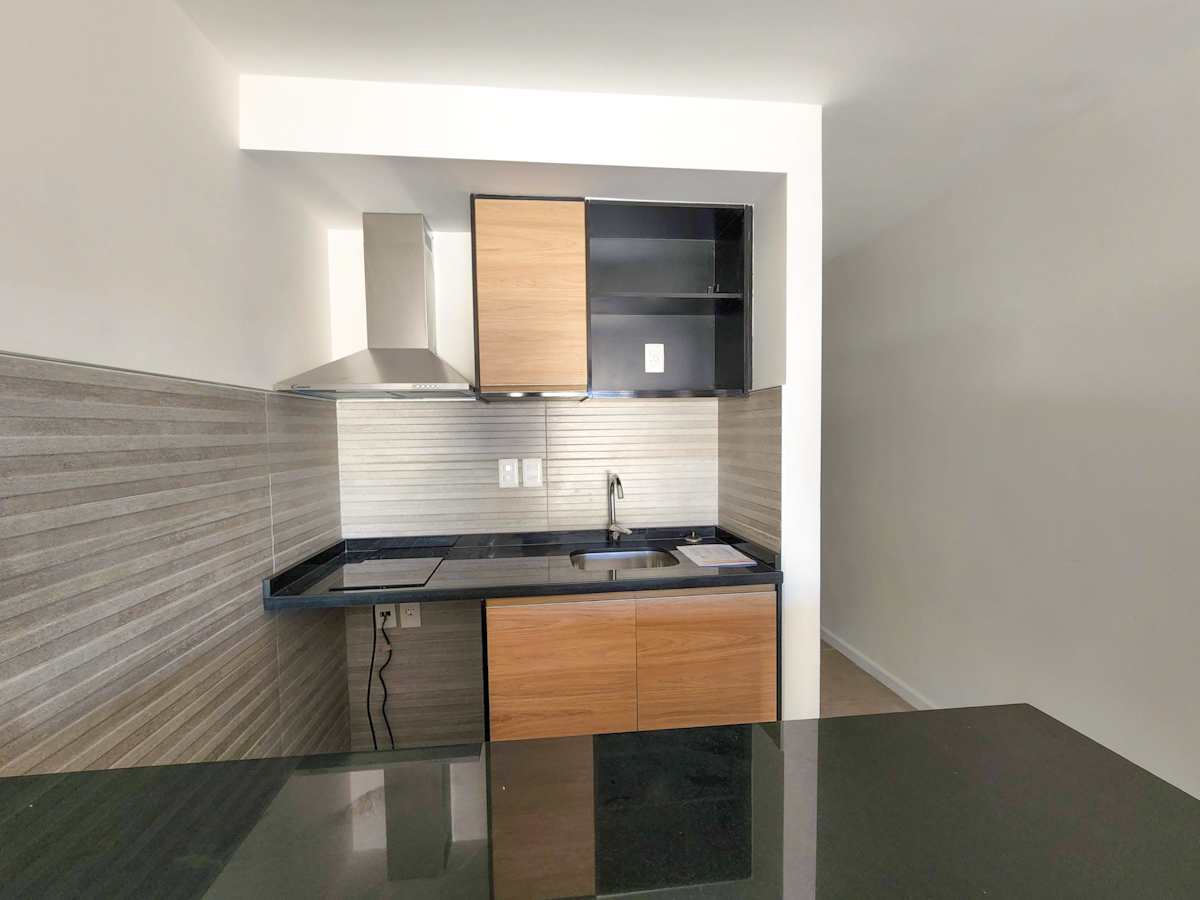 Monoambiente En Alquiler, Punta Carretas, Piso 2, Balcón · Foto 3