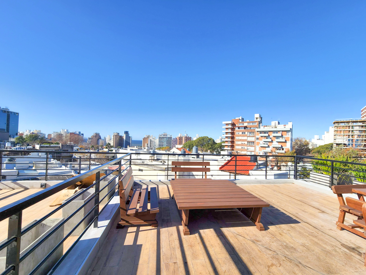 Monoambiente En Alquiler, Punta Carretas, Piso 2, Balcón · Foto 8